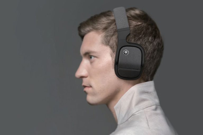 YH-L700A, le casque audio 3D de Yamaha