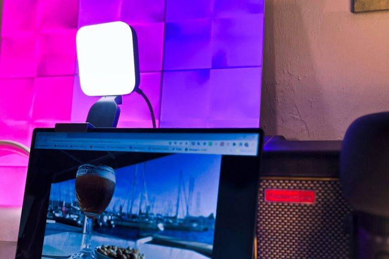 Litra glow Logitech. (Photo : Objets du futur)