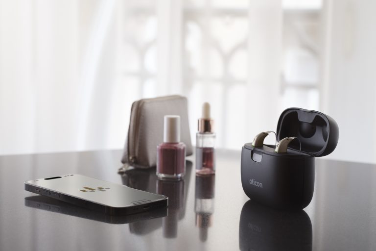 Oticon Real, des aides auditives discrètes.