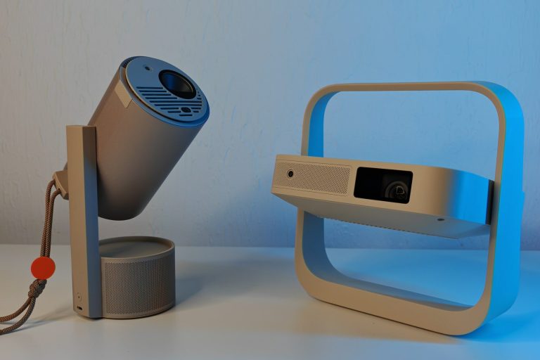 Les Xgimi Mogo 3 Pro et Xgimi Elfin Flip, des vidéoprojecteurs vraiment mini mais performants. (Photo Objets du Futur)