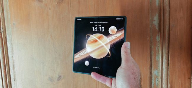 Le Honor Magic V3 : smartphone ou mini-tablette ? (Photo Objets du Futur) Le Honor Magic V3 : smartphone ou mini-tablette ? (Photo Objets du Futur)