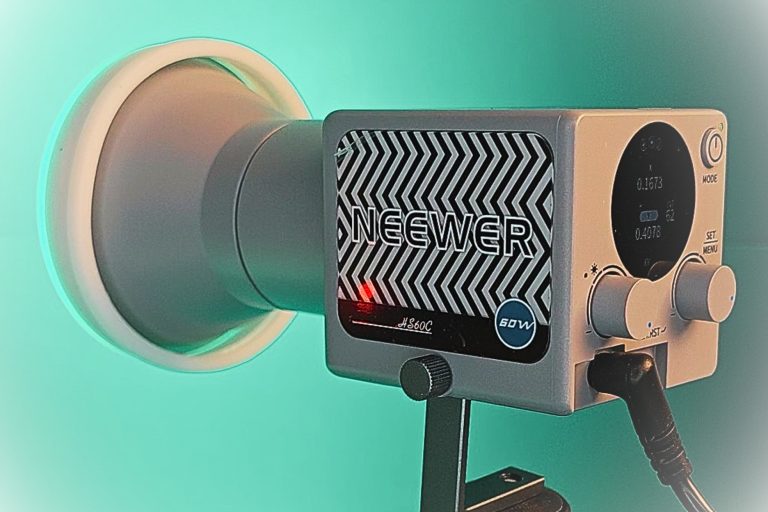 Le projecteur Neewer HS60C. (Photo Objets du Futur)