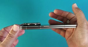 Même replié, le Honor Magic V5 n'est pas plus épais qu'un smartphone ordinaire. (Photo Objets du Futur)