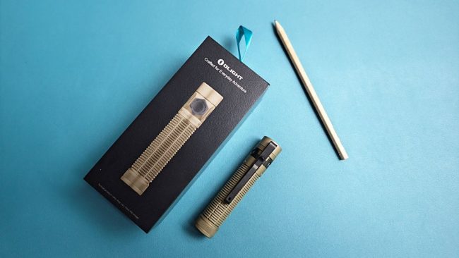 ccccccccccccccccccccccccccccccccccccccccccccccccLa puissante Baton Ultra de Olight donne immédiatement une sensation de robustesse. (Photo Objets du Futur)
