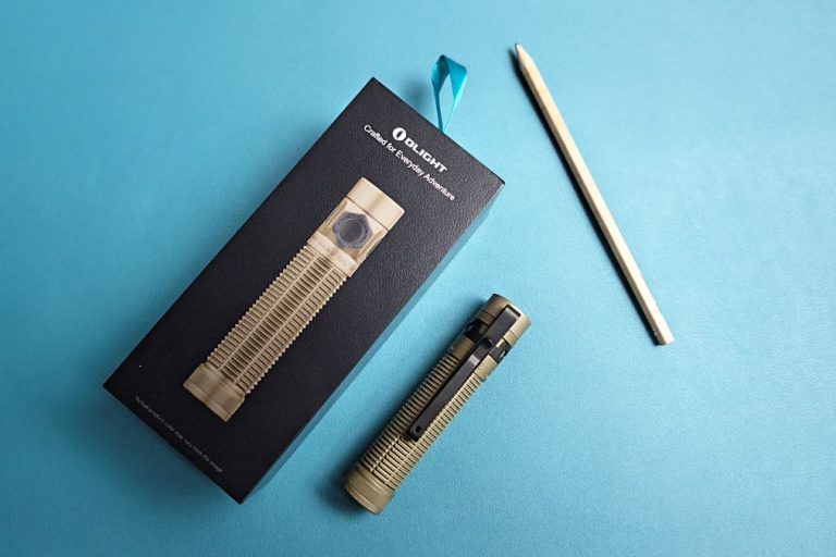 La puissante Baton Ultra de Olight donne immédiatement une sensation de robustesse. (Photo Objets du Futur) ccccccccccccccccccccccccccccccccccccccccccccccccLa puissante Baton Ultra de Olight donne immédiatement une sensation de robustesse. (Photo Objets du Futur)