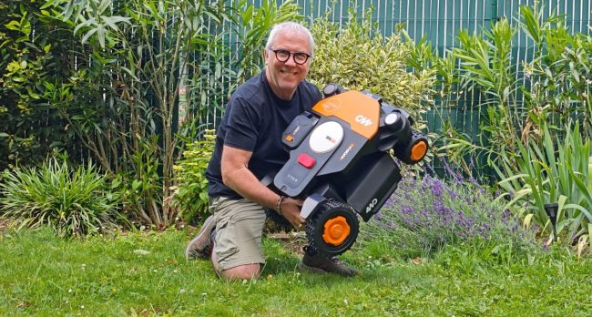 Le Robot Tondeuse Worx Landroid Vision Cloud 4WD. (Photo Objets du Futur) Le Robot Tondeuse Worx Landroid Vision Cloud 4WD. (Photo Objets du Futur)