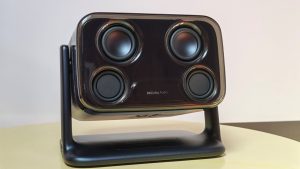 A l’arrière deux haut-parleurs de 10 watts et 2 radiateurs passifs, soit 20 watts au total, avec prise en charge du Dolby Audio. (Photo Objets du Futur)