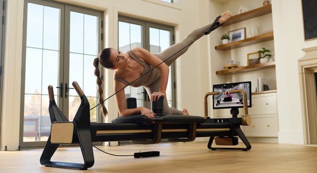 Avec l’Ultra 1 Reformer, NordicTrack transforme le traditionnel appareil de Pilates en véritable équipement connecté.