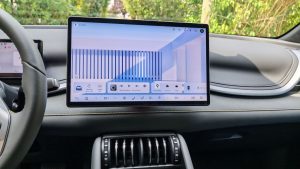 L'écran central de 15,6 pouces regroupe l’essentiel des fonctions de la voiture. (Photo Objets du Futur)