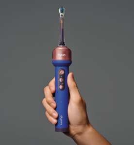 Sous la tête de brossage, Dyson a installé une caméra macro de 100 000 pixels capable d’analyser jusqu’à 28 images par seconde.